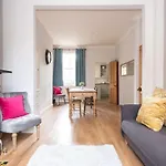 Charming Base For 5 Guests Near Bishy Rd In - Pass The Keys Apartment