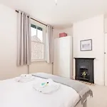 Apartment Charming Base For 5 Guests Near Bishy Rd In - Pass The Keys