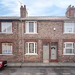Charming Base For 5 Guests Near Bishy Rd In - Pass The Keys