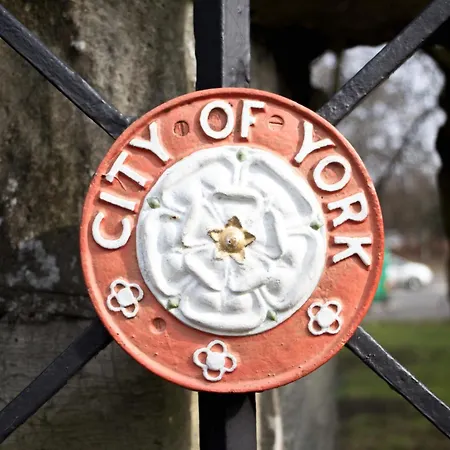 Charming Base For 5 Guests Near Bishy Rd In - Pass The Keys Apartmán York