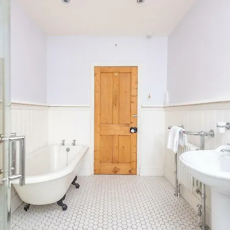 Charming Base For 5 Guests Near Bishy Rd In - Pass The Keys Nyaraló *