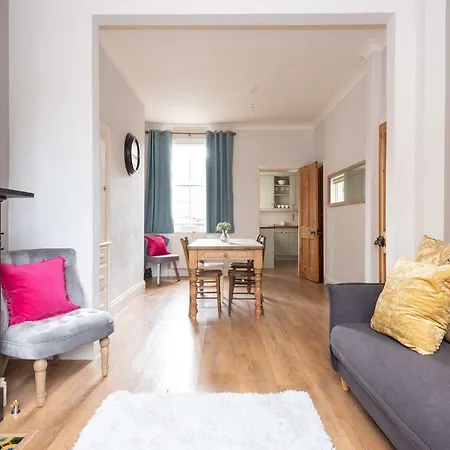 Charming Base For 5 Near Bishy Rd Pass The Keys Apartment