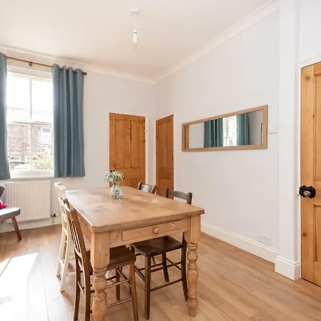 Charming Base For 5 Near Bishy Rd Pass The Keys *