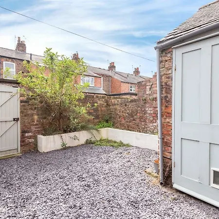 Charming Base For 5 Near Bishy Rd Pass The Keys * York