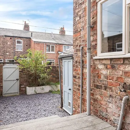 Charming Base For 5 Guests Near Bishy Rd In - Pass The Keys *