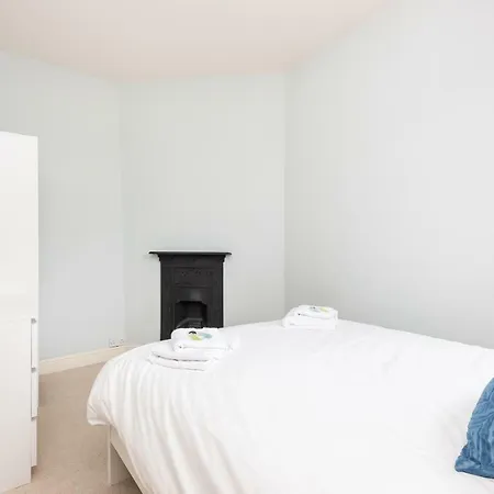 Charming Base For 5 Near Bishy Rd Pass The Keys Apartment York