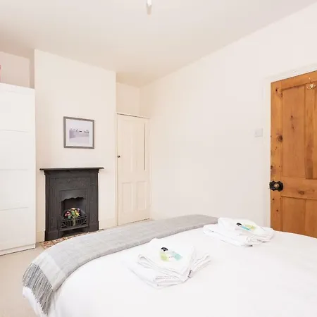 Nyaraló Charming Base For 5 Guests Near Bishy Rd In - Pass The Keys