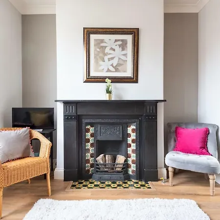 Charming Base For 5 Near Bishy Rd Pass The Keys *