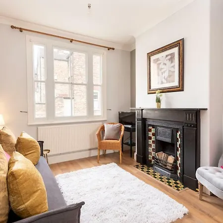 Charming Base For 5 Near Bishy Rd Pass The Keys *