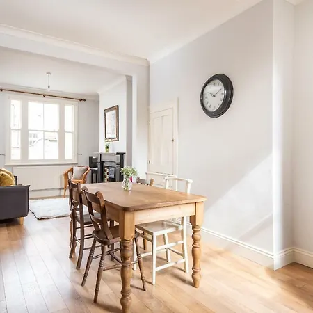 Charming Base For 5 Guests Near Bishy Rd In - Pass The Keys Lägenhet *