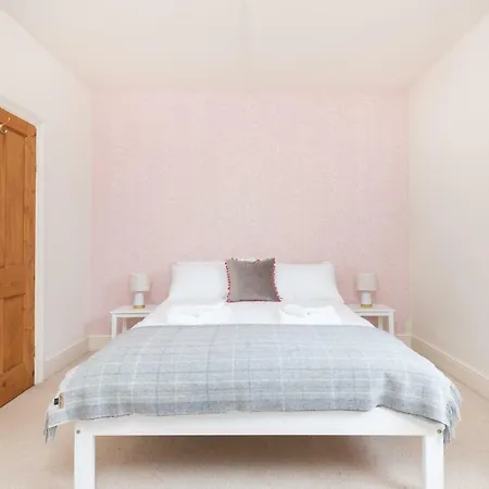 Charming Base For 5 Near Bishy Rd Pass The Keys Apartment York