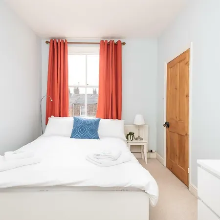 Charming Base For 5 Near Bishy Rd Pass The Keys Apartment York