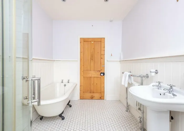 Charming Base For 5 Guests Near Bishy Rd In - Pass The Keys Appartamento *