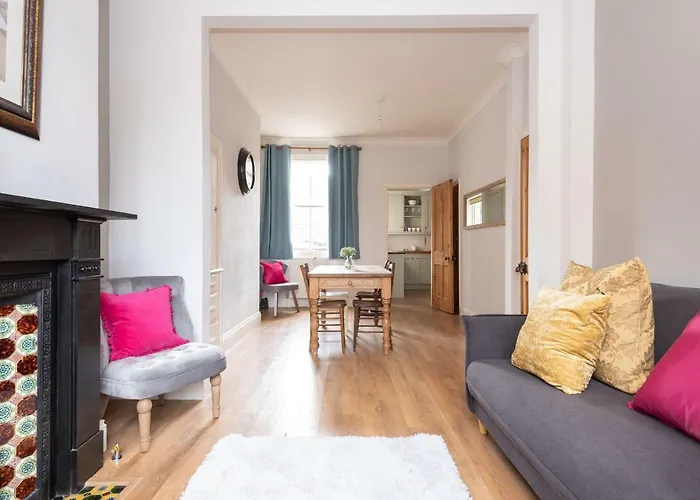 Charming Base For 5 Guests Near Bishy Rd In - Pass The Keys Appartamento