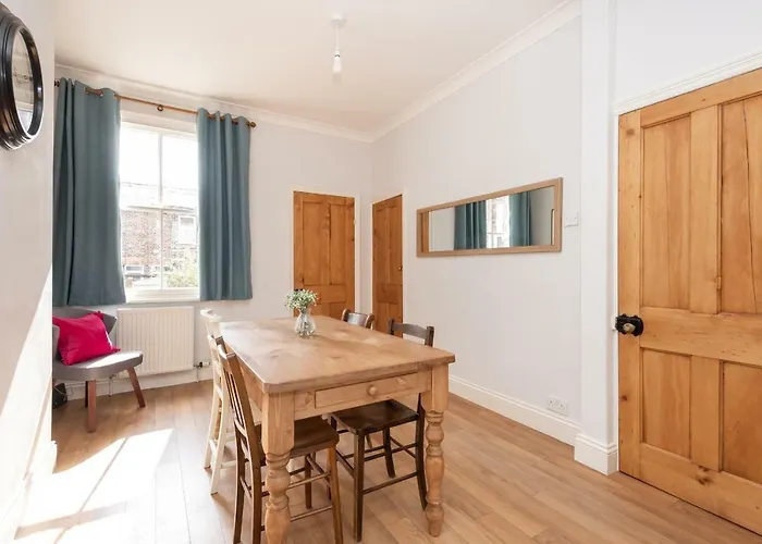 Charming Base For 5 Guests Near Bishy Rd In - Pass The Keys *