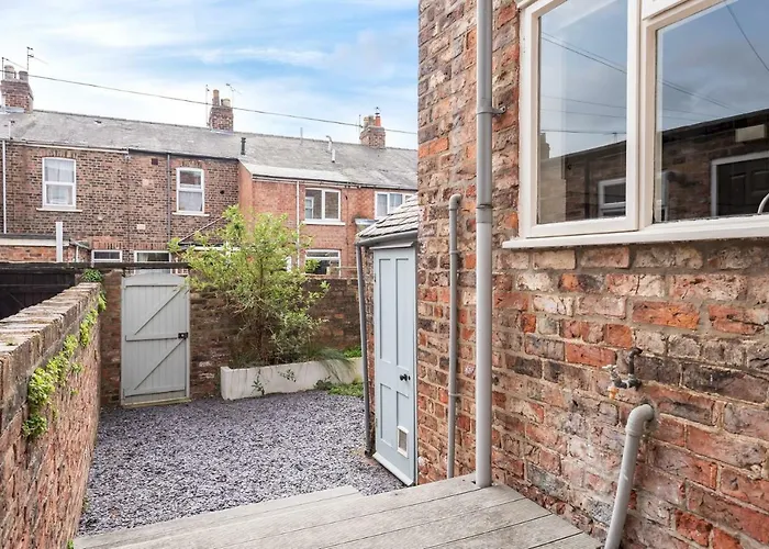 Charming Base For 5 Guests Near Bishy Rd In - Pass The Keys *