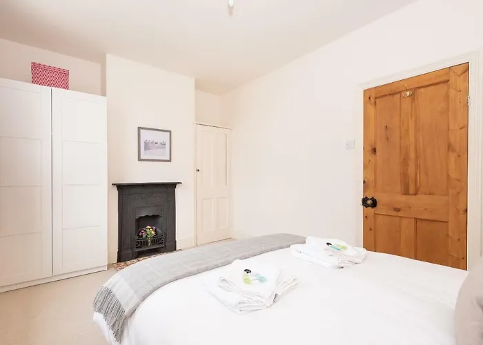 Appartamento Charming Base For 5 Guests Near Bishy Rd In - Pass The Keys