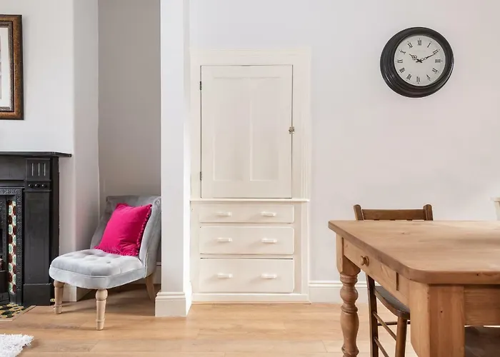 Appartamento Charming Base For 5 Guests Near Bishy Rd In - Pass The Keys