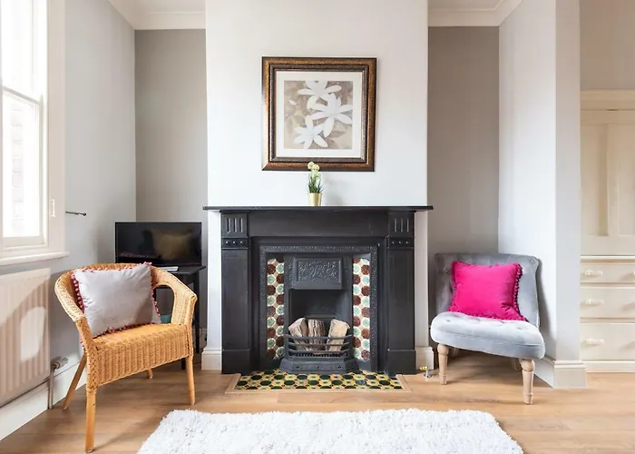 Charming Base For 5 Guests Near Bishy Rd In - Pass The Keys *