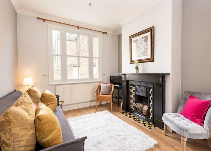 Charming Base For 5 Guests Near Bishy Rd In - Pass The Keys *