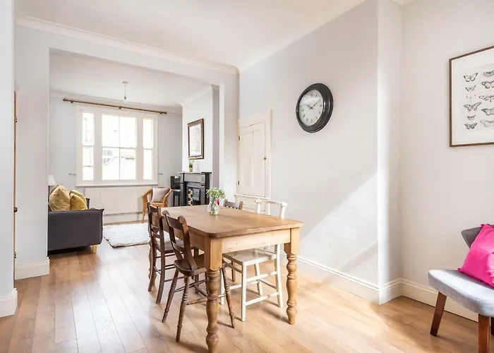 Charming Base For 5 Guests Near Bishy Rd In - Pass The Keys Appartamento *